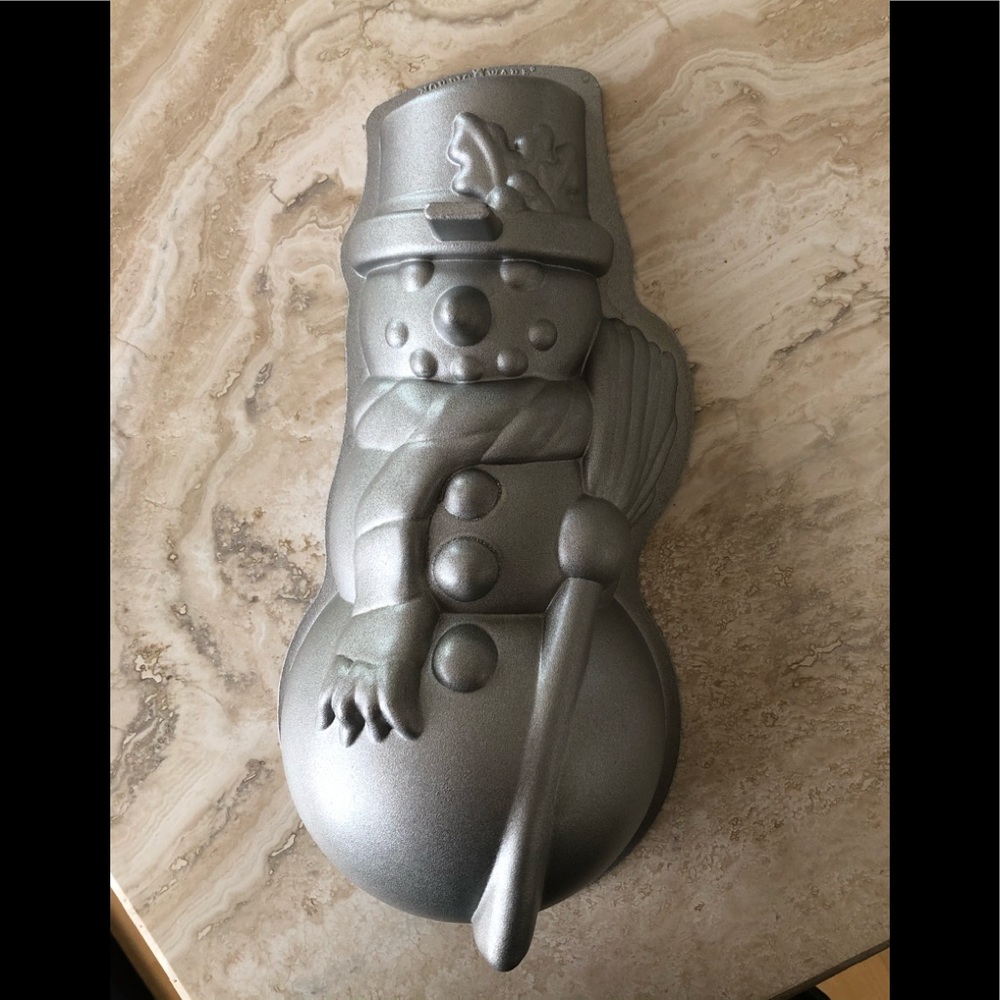 NEW Nordicware Snowman Cake Mold